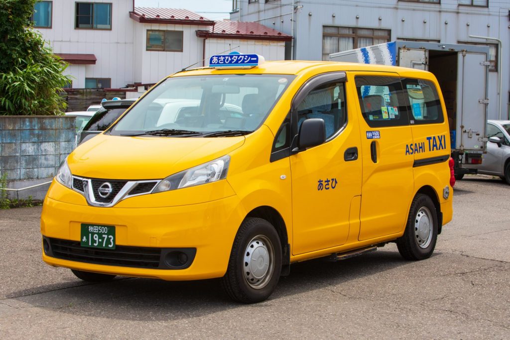 写真：普通タクシー（黄色）